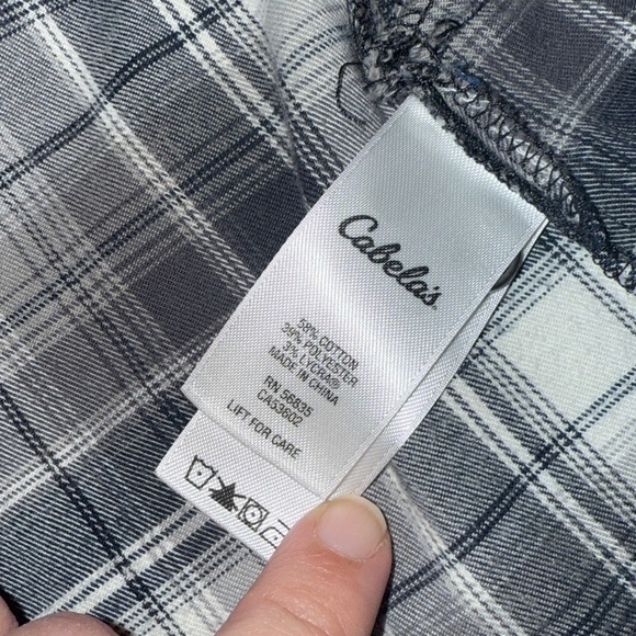 Cabela's Stretch Flannel Women’s Plaid Button Down Shirt Size Medium Black White - Picture 6 of 8